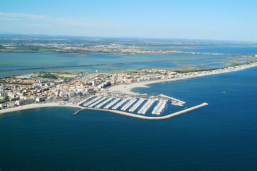 Easy Boat Palavas. Location de bateaux sans permis à Palavas les Flots. Promenade en mer ou sur les canaux. Forfait pêche. Idéal pour les couples et les familles.