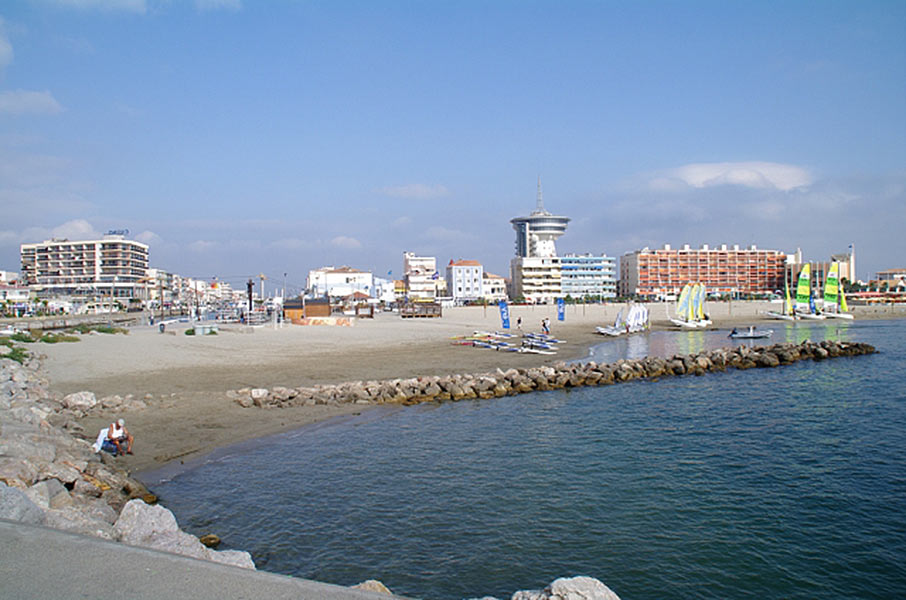 Easy Boat Palavas. Location de bateaux sans permis à Palavas les Flots. Promenade en mer ou sur les canaux. Forfait pêche. Idéal pour les couples et les familles.