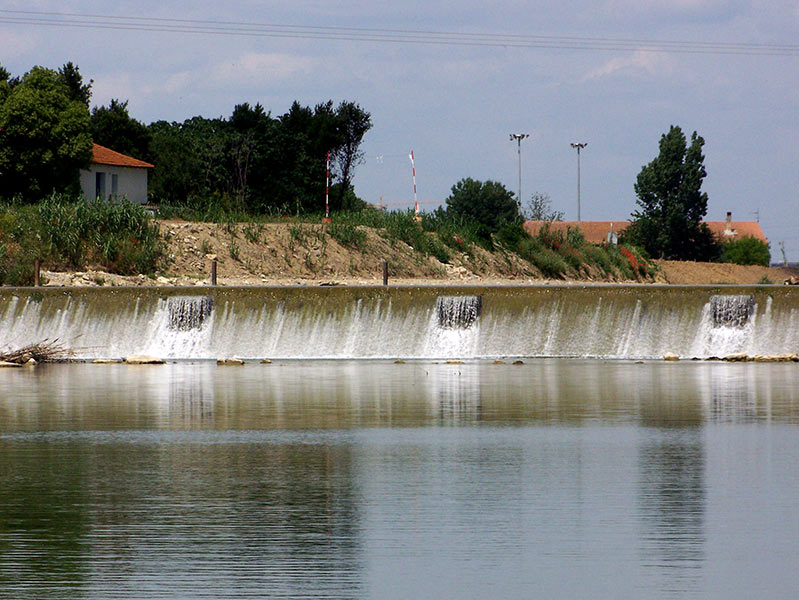 Easy Boat Palavas. Location de bateaux sans permis à Palavas les Flots. Promenade en mer ou sur les canaux. Forfait pêche. Idéal pour les couples et les familles.