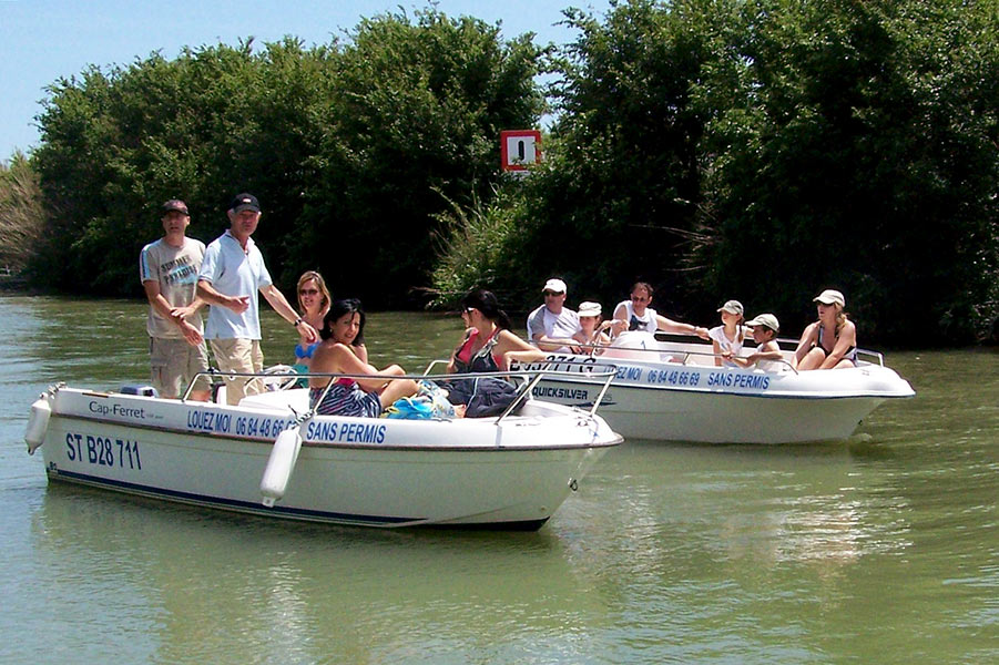 Easy Boat Palavas. Location de bateaux sans permis à Palavas les Flots. Promenade en mer ou sur les canaux. Forfait pêche. Idéal pour les couples et les familles.