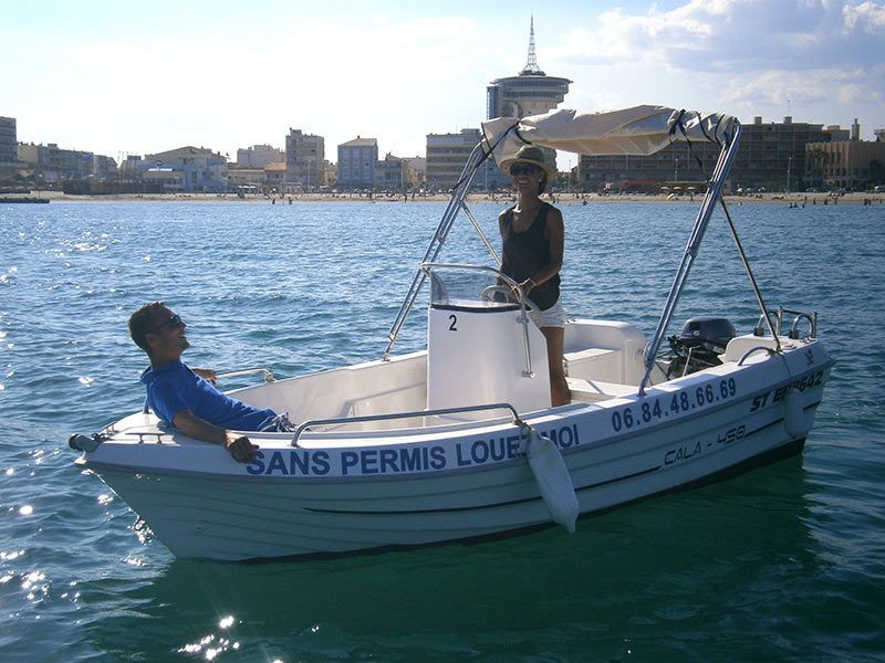 Easy Boat Palavas. Location de bateaux sans permis à Palavas les Flots. Promenade en mer ou sur les canaux. Forfait pêche. Idéal pour les couples et les familles.