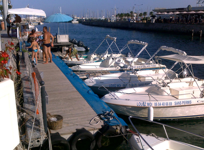 Easy Boat Palavas. Location de bateaux sans permis à Palavas les Flots. Promenade en mer ou sur les canaux. Forfait pêche. Idéal pour les couples et les familles.